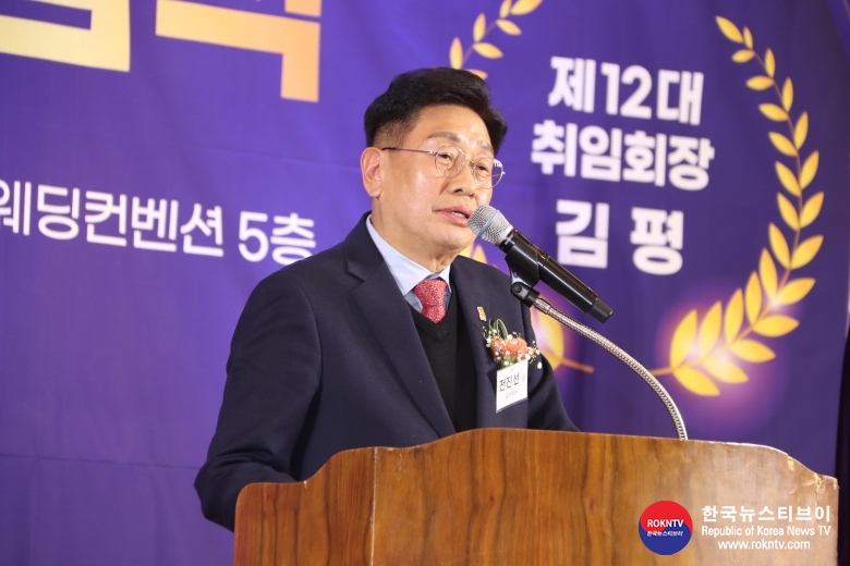 기사 2025.03.08.(토) 1-8 사진 08 경기도 양평군 전진선 군수가 2025년 03월 08일(토) 경기도 수원시 팔달구 소재 수원노블레스웨딩컨벤션센터 5층 개최한 제12대 경기도태권도협회 회장 취임 취임사에서 축사를 하고 있다. .JPG